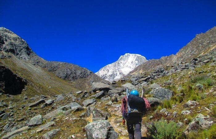 Approach to the Ranrapalca moraine camp