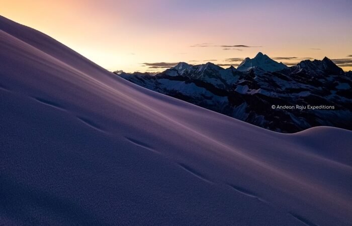 Beautiful sunrise in the Nevado Vallunaraju
