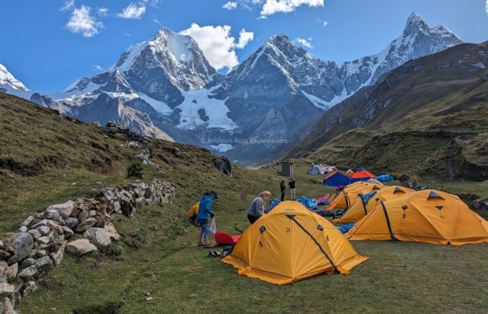 Carhuacocha Camp