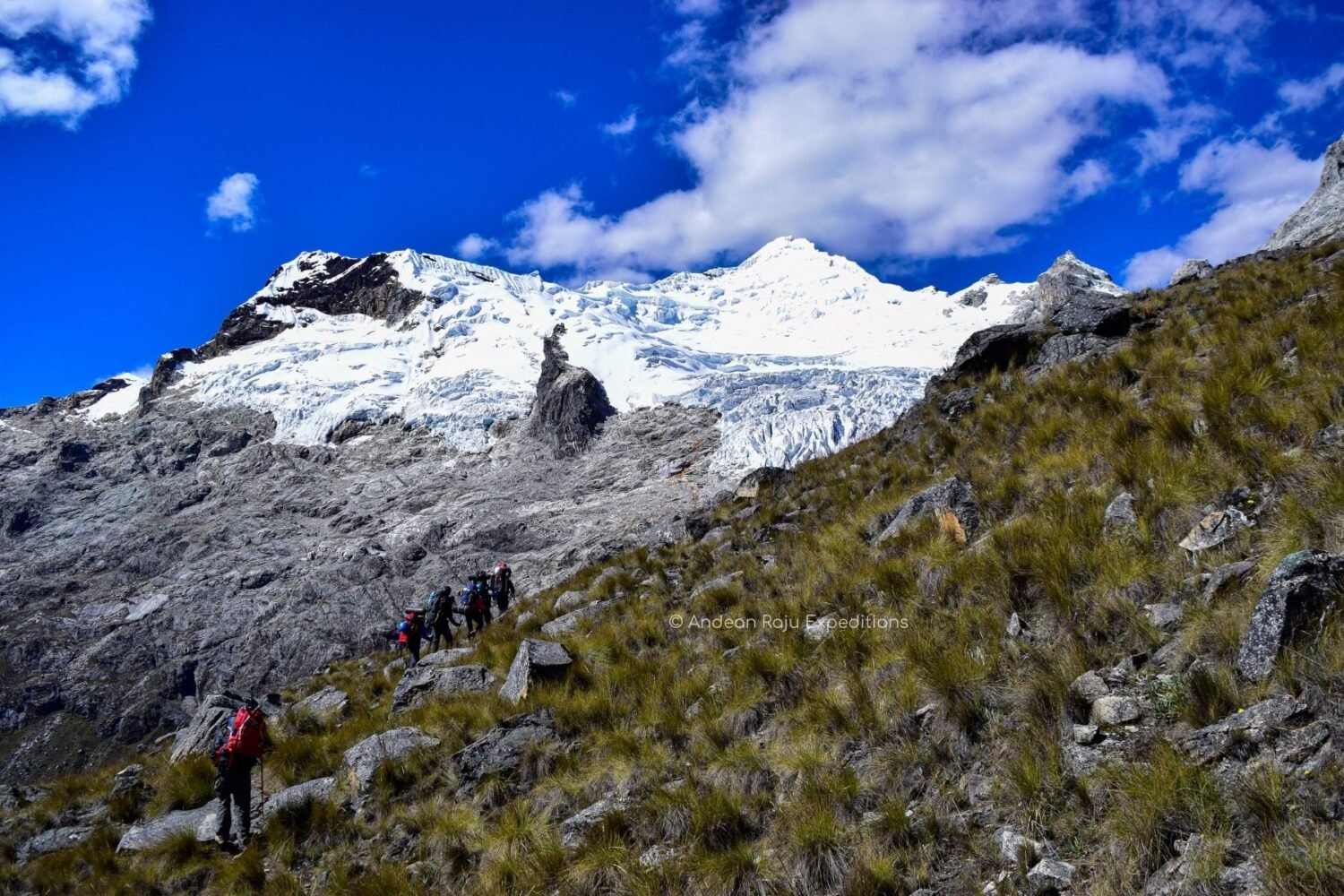 Hike to Yanapaccha moraine camp