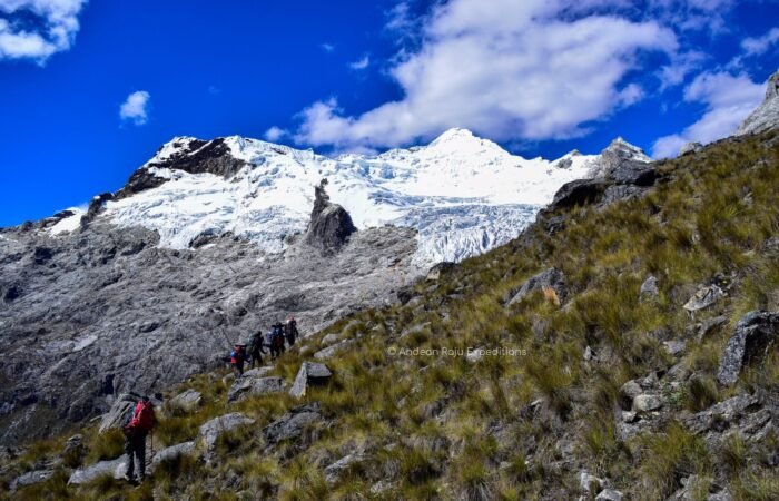 Hike to Yanapaccha moraine camp