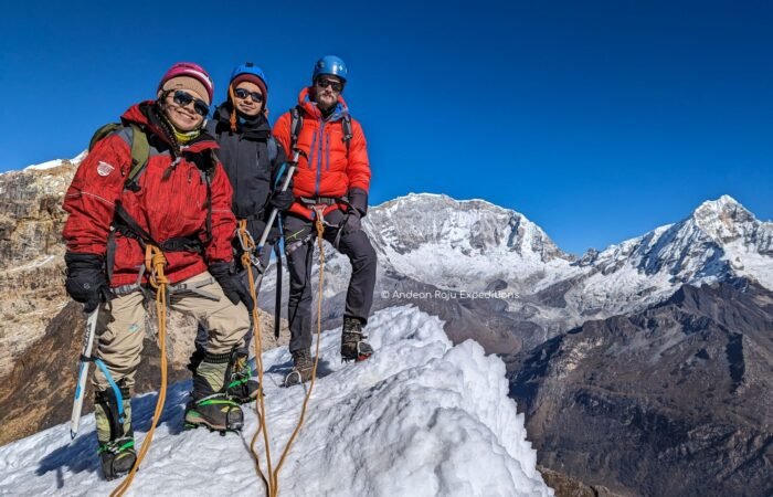 Our clients on the top of Nevado Mateo 4