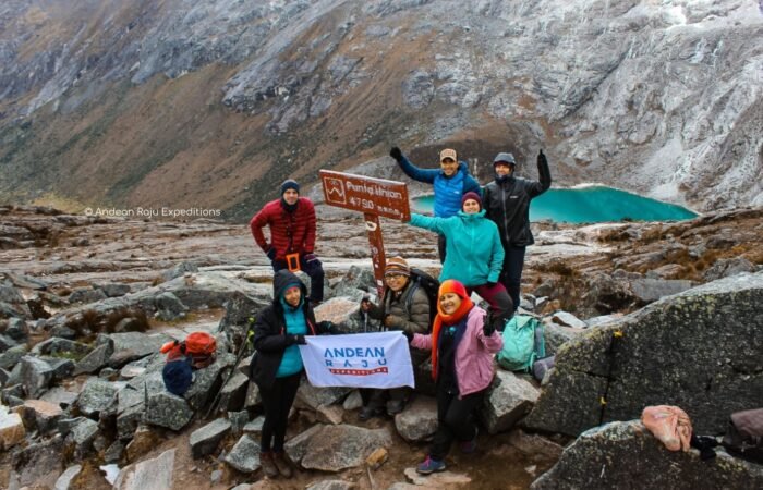 Our group from Spain, Costa Rica, Peru and Ecuador at Punta Union Pass