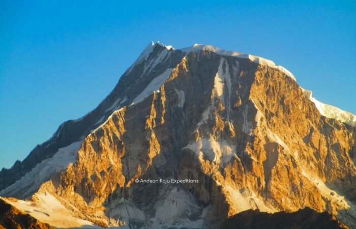 Sunset on Ranrapalca mountain