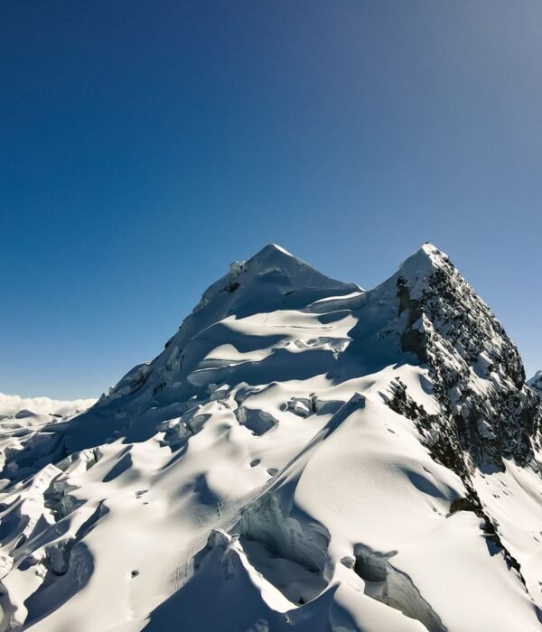 Vallunaraju Mountain